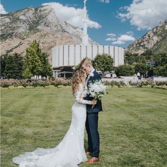 Modest wedding dress from LDS bridal Size 4 - Picture 4 of 5